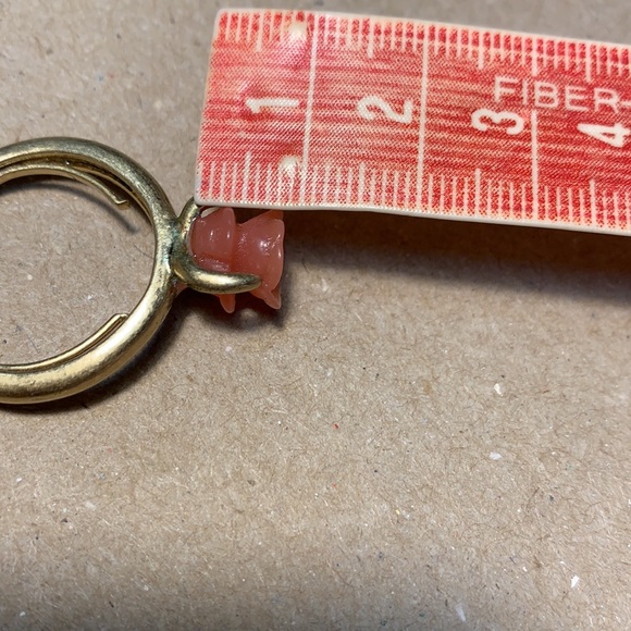 Vintage carved resin faux coral adjustable ring - Picture 12 of 12